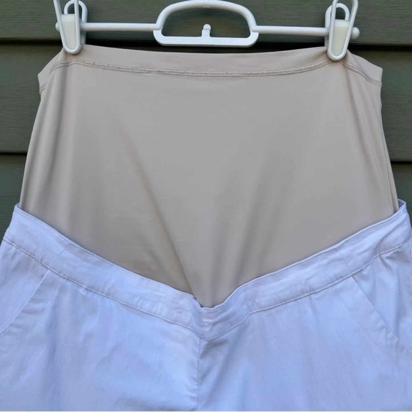 Stork & Babe Maternity Over the Bump Bermuda Length Shorts Sz M image indicator(2)