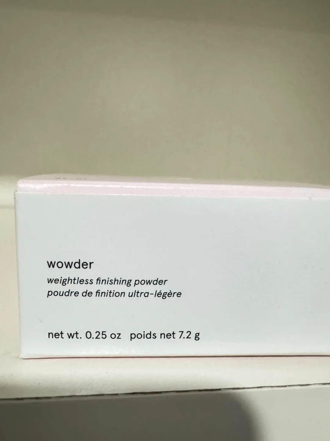 Glossier Wowder Weightless Finishing Powder image indicator(2)