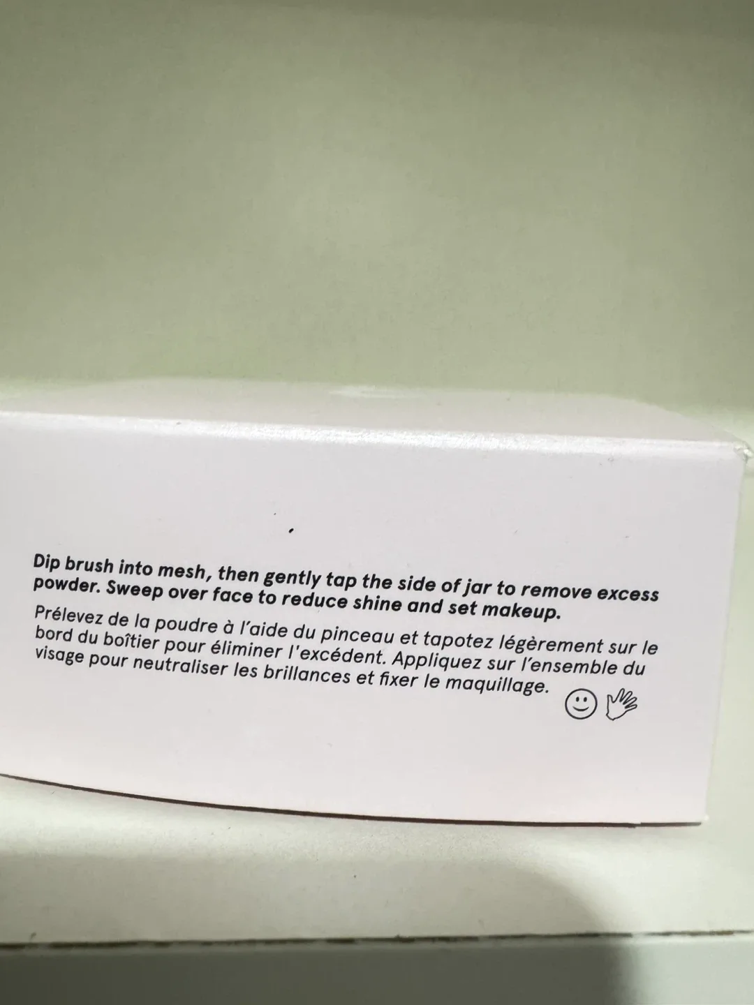 Glossier Wowder Weightless Finishing Powder image indicator(3)