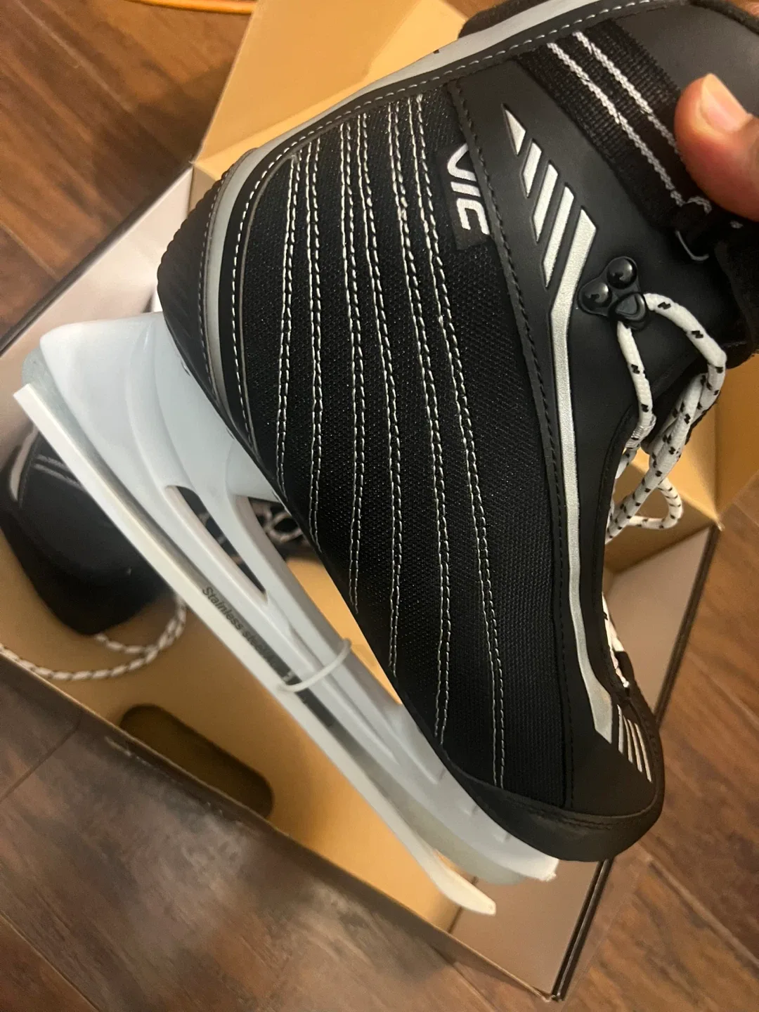 VIC H11VSHS Ice Skates - Men's US 9 - Black image indicator(3)