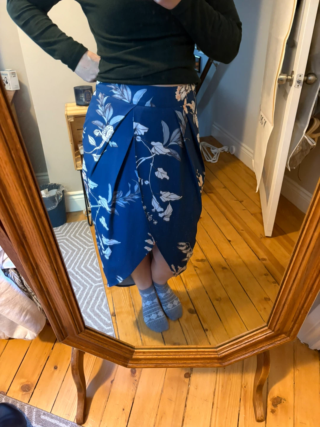 White Closet Size 10 Floral Skirt