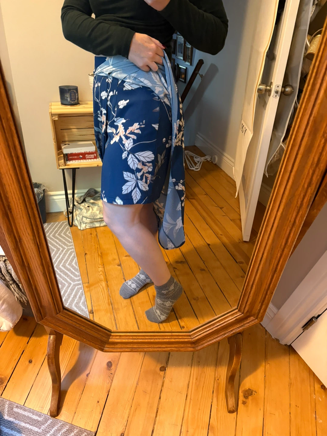 White Closet Size 10 Floral Skirt - photo 3