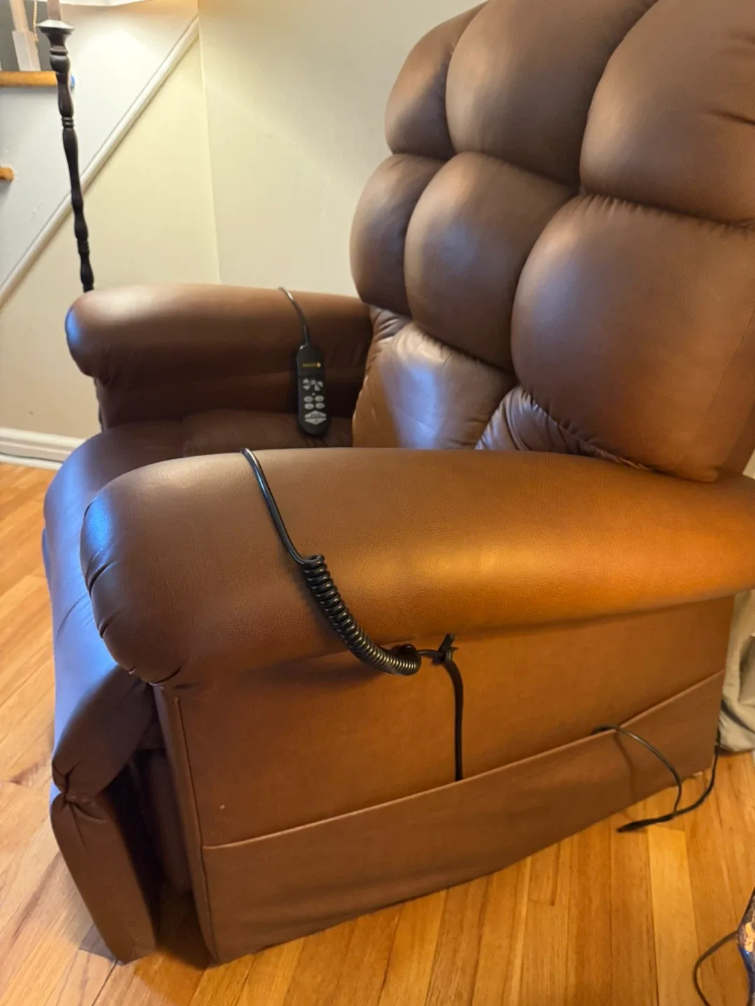 Golden Technologies Brown Leather Power Lift Chair image indicator(2)