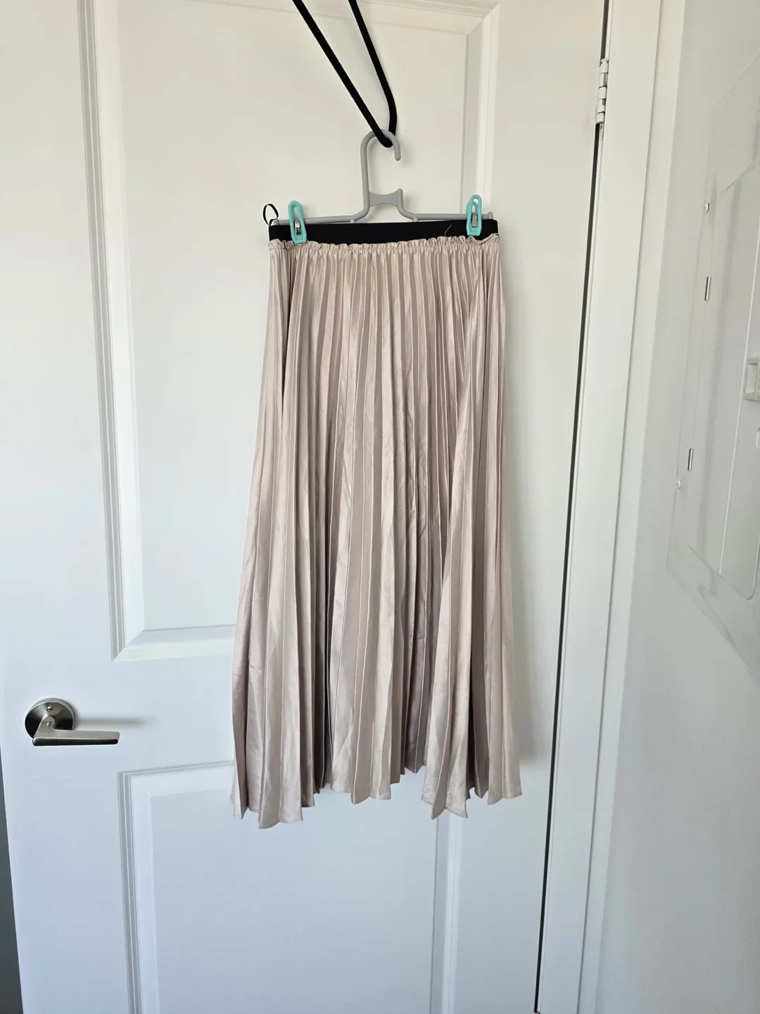 Zara Pleated Skirt - Size S thumbnail