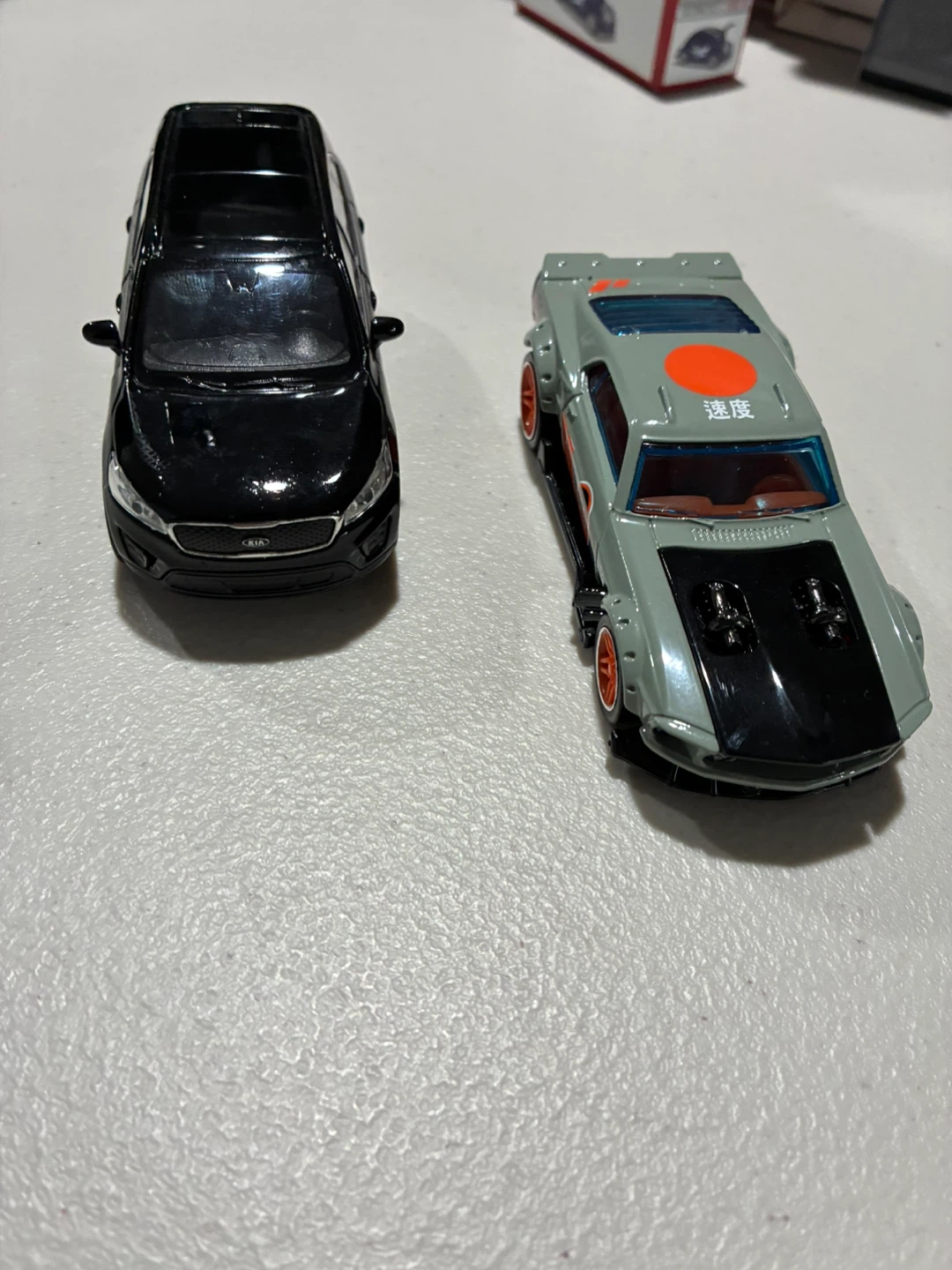 Diecast Car - Kia Sorento & Mustang Custom Car