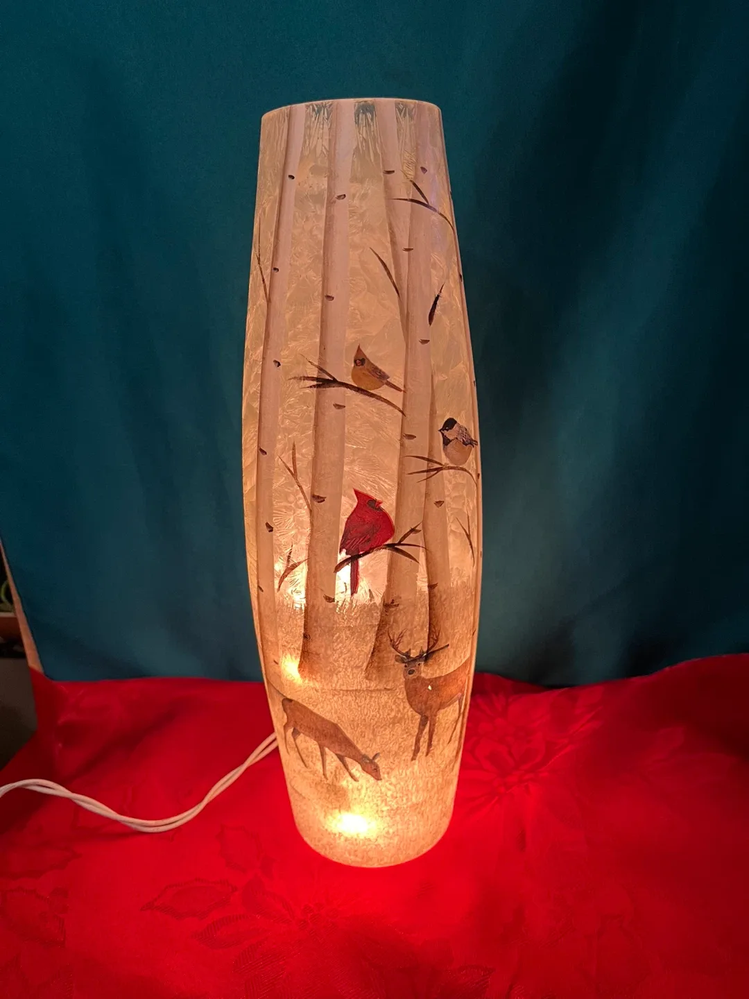 Retro Birch Tree Themed Vase Lamp with Cardinals & Deer image indicator(10)