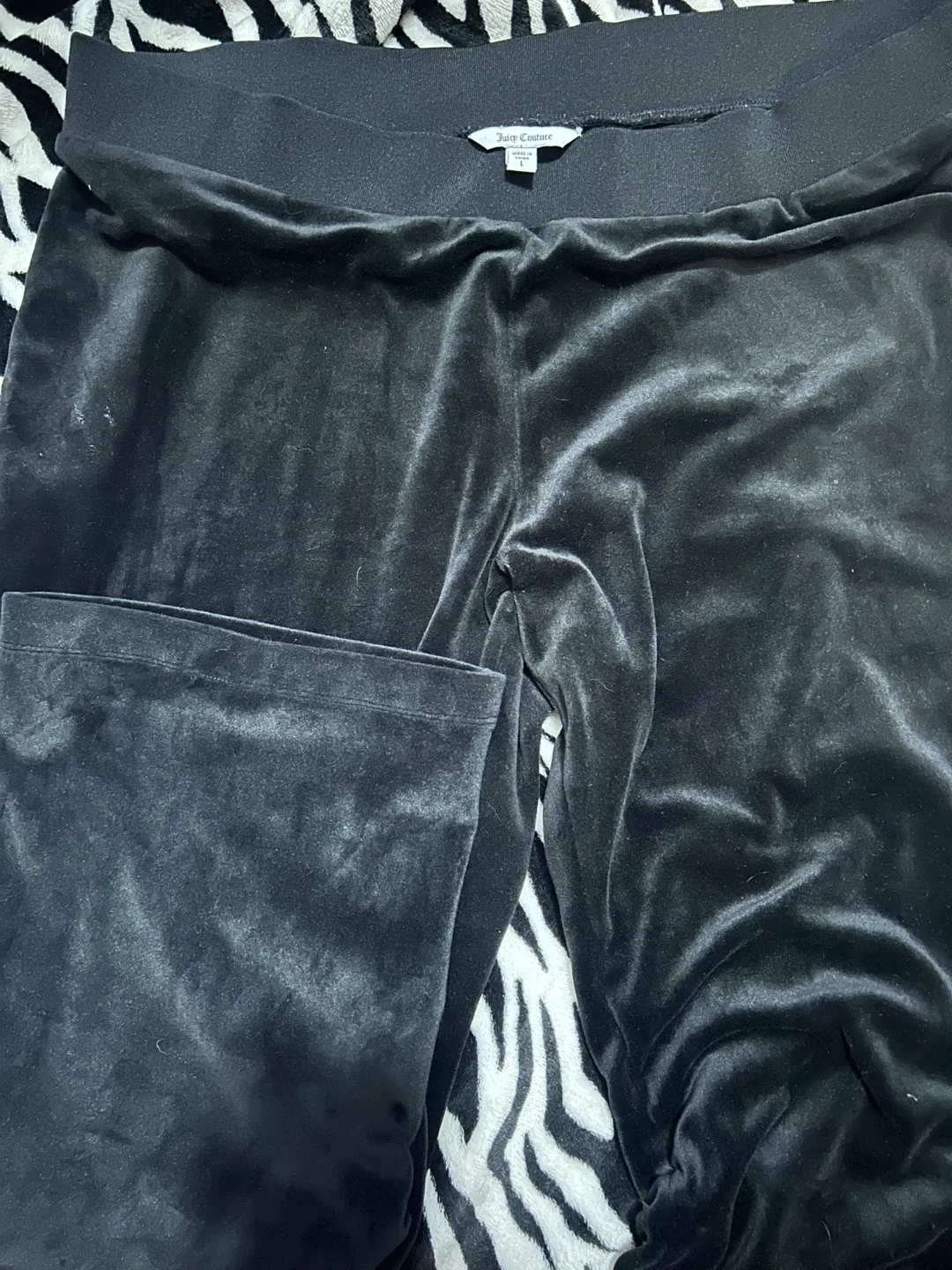 Juicy Couture Black Velour Pants - Size L image indicator(2)