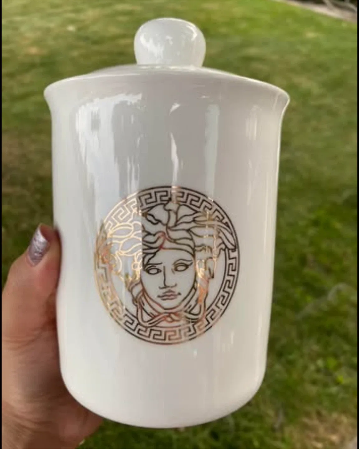 Luxury Versace Medusa Porcelain Jars – Set of 3 image indicator(2)