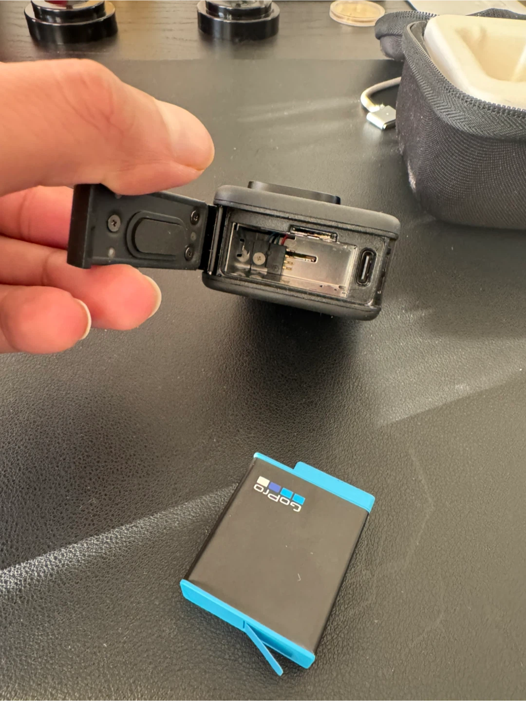 GoPro Hero 10 Black + 6 Batteries + Snap Mount Accessories - photo 4