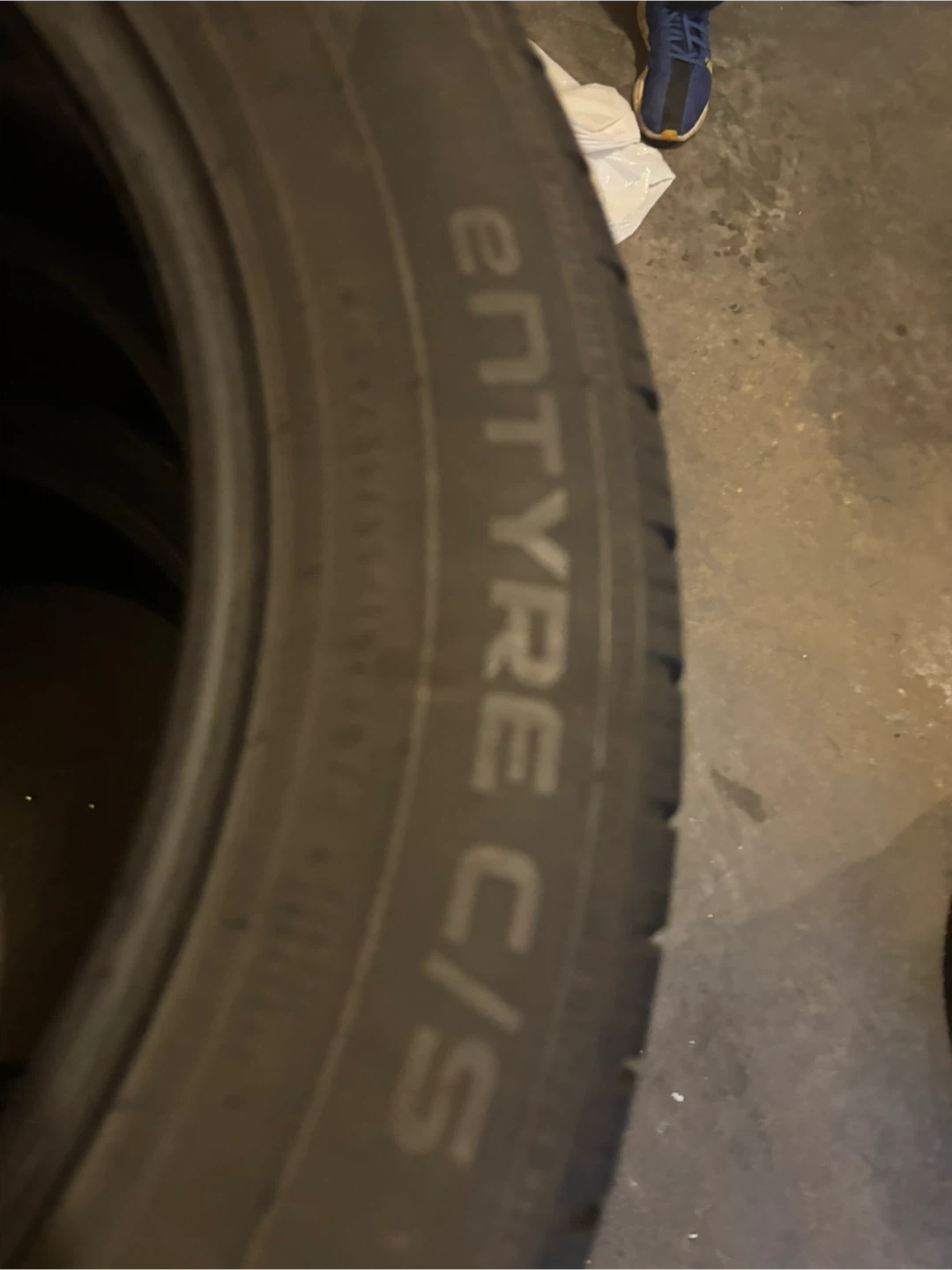Set of 4: Nokian & Entyre 235/55R19 Tires - photo 5