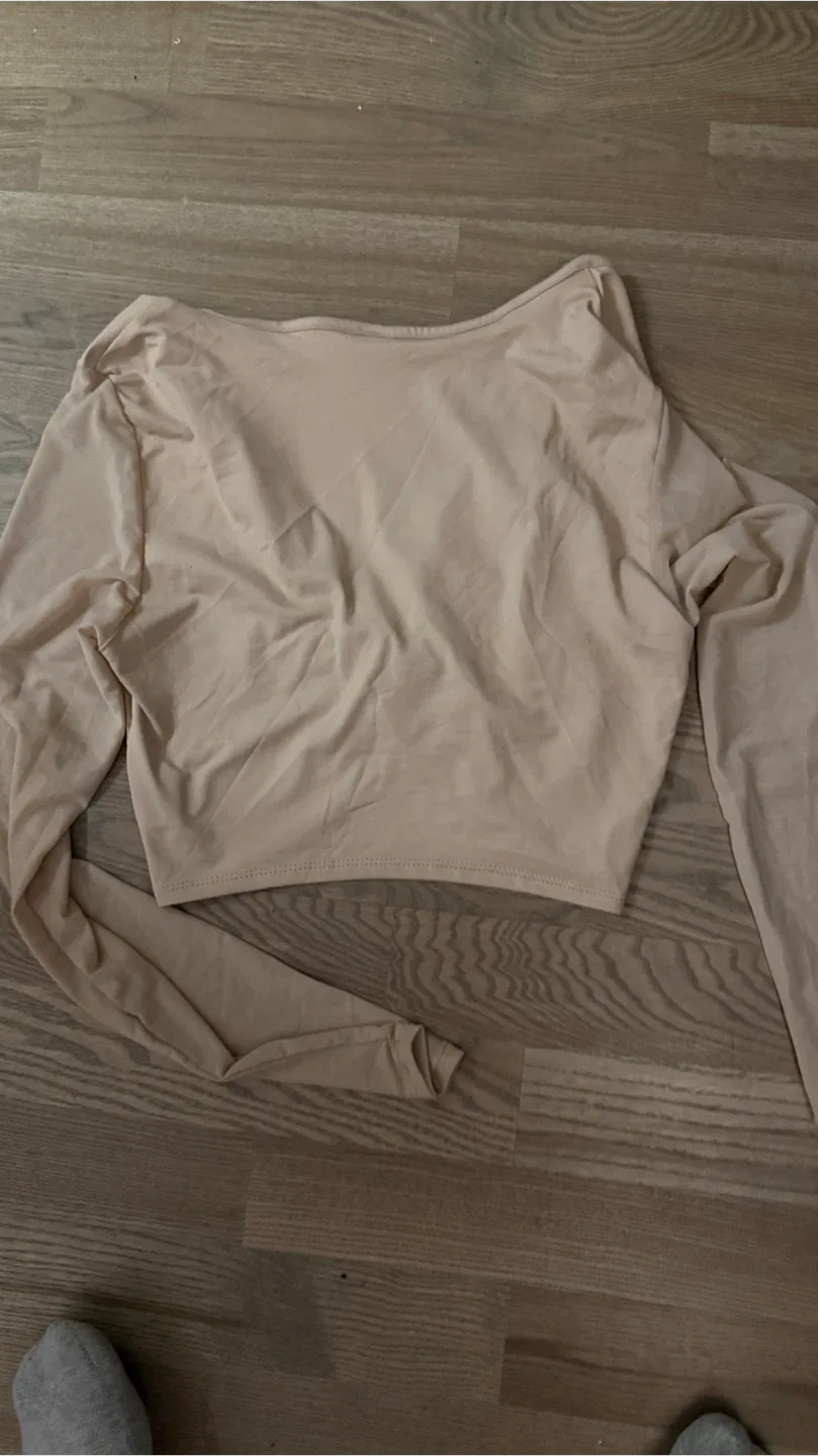 Brand new Beige Long Sleeve Crop Top image indicator(3)