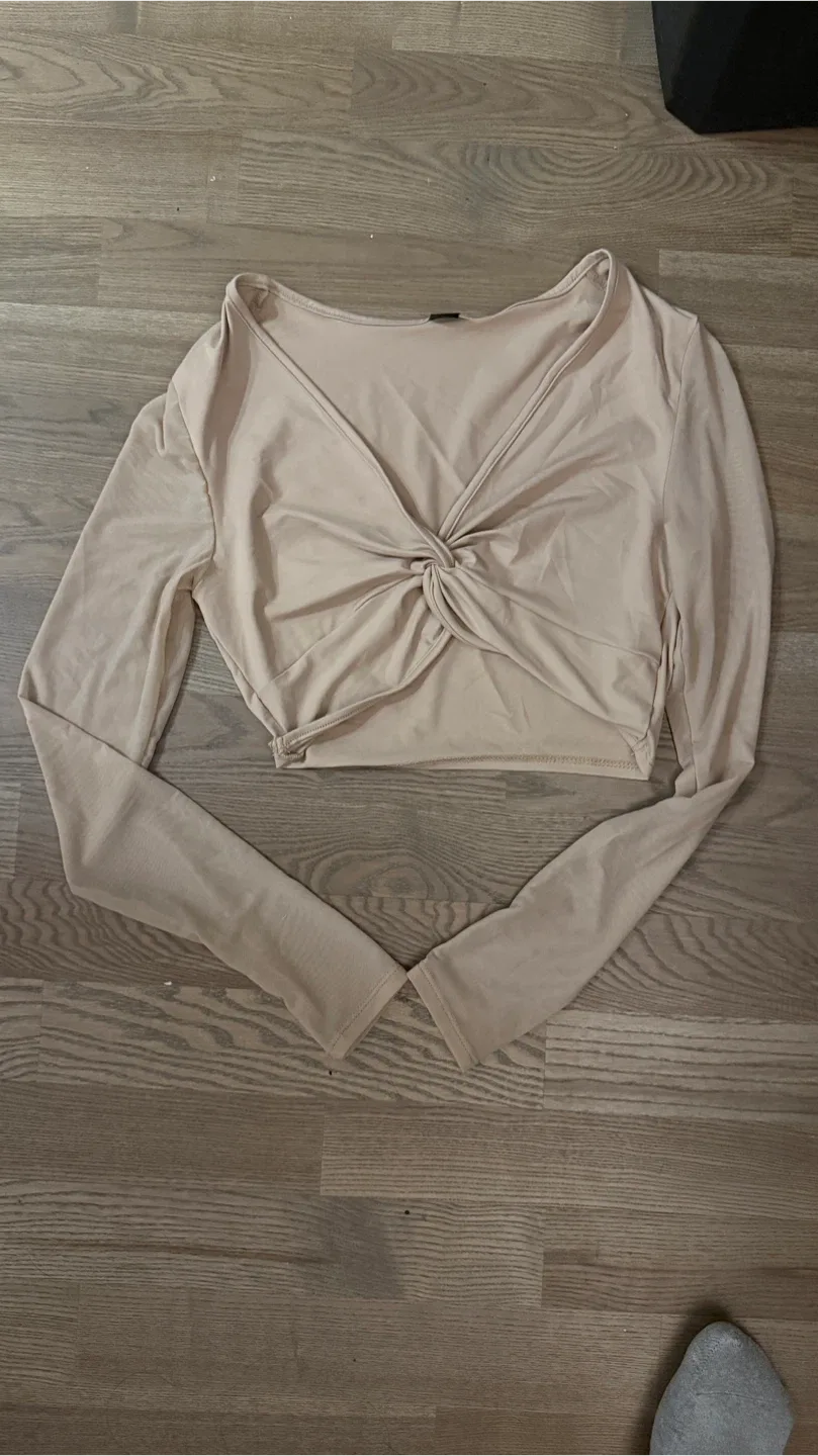 Brand new Beige Long Sleeve Crop Top image indicator(2)