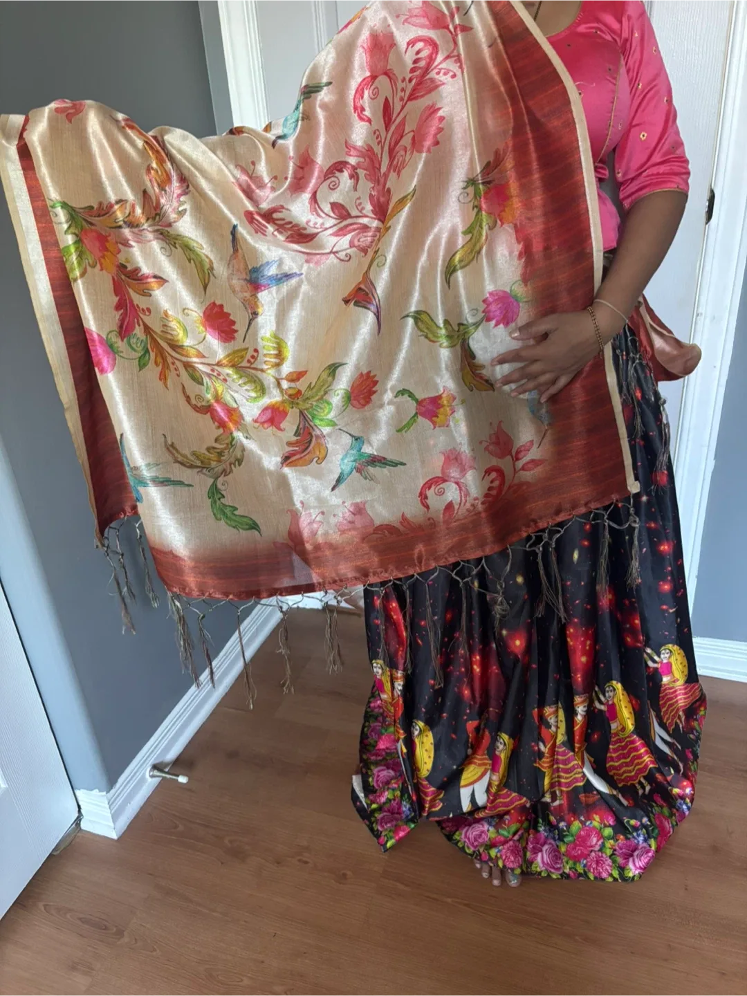 Saree and Lehenga Choli Set image indicator(5)