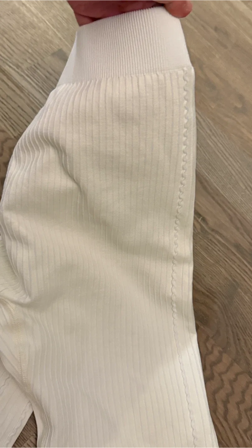 New White Ribbed Leggings image indicator(4)