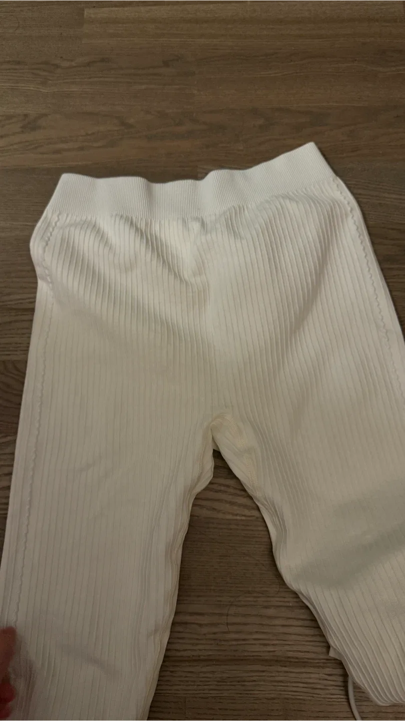 New White Ribbed Leggings image indicator(5)