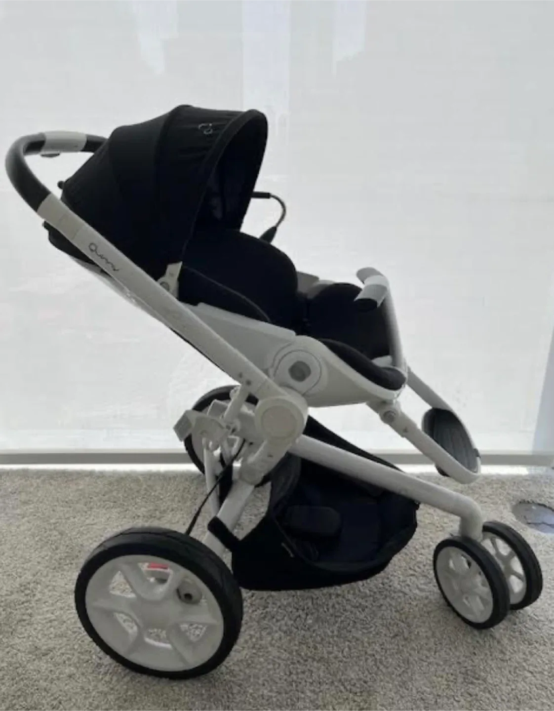 Quinny Moodd Stroller - Black and White image indicator(2)