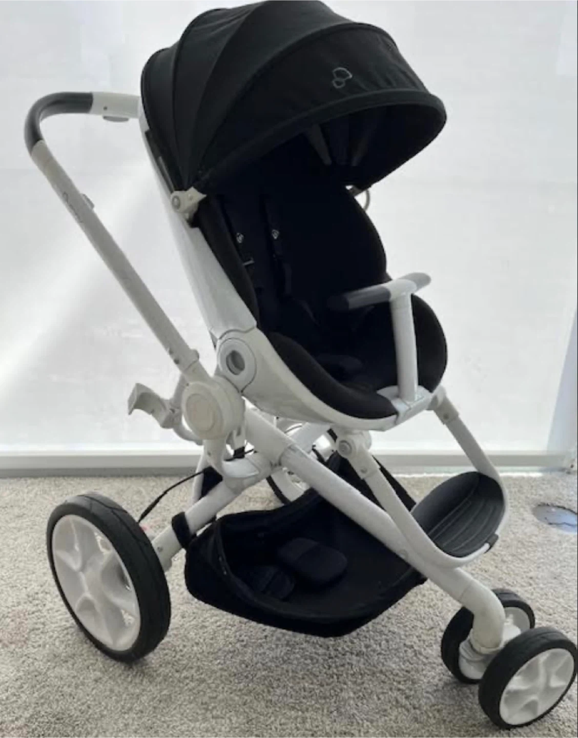Quinny Moodd Stroller - Black and White