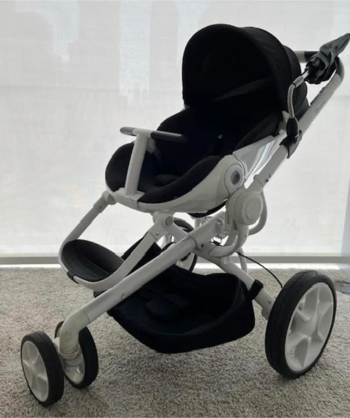 Quinny Moodd Stroller - Black and White image indicator(4)