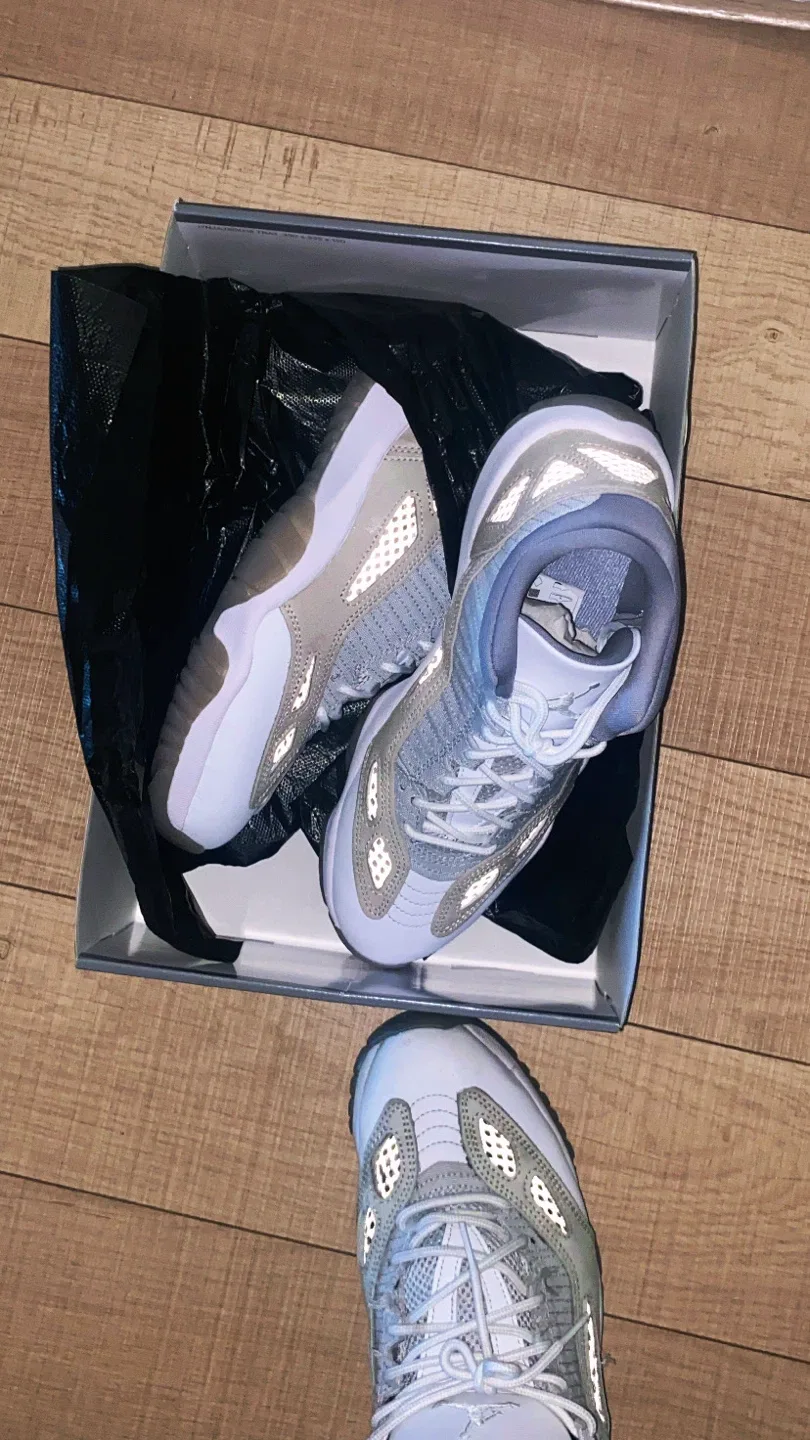 Jordan 11 Adapt White/Grey Sneakers thumbnail