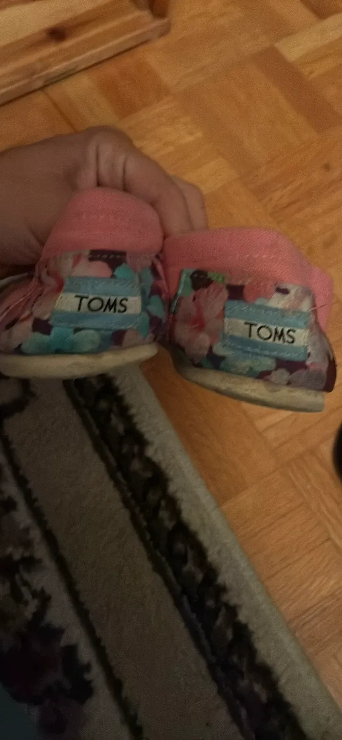 TOMS Floral Slip-On Shoes - Size 38 image indicator(2)