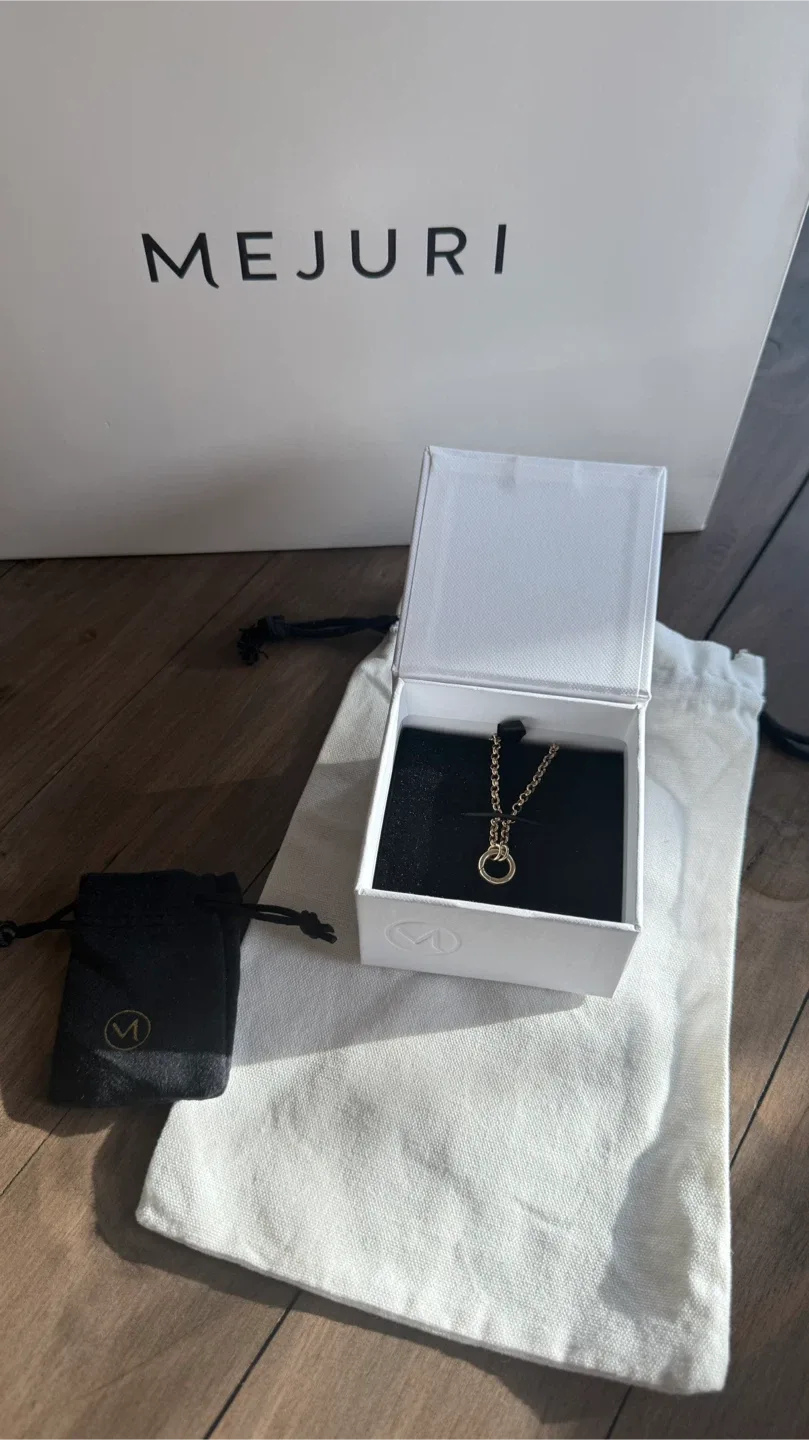 Mejuri 14K Rolo Chain Charm Necklace image indicator(3)