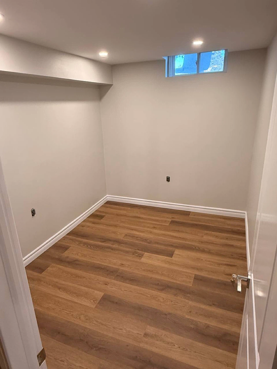 North Oshawa basement room for rent