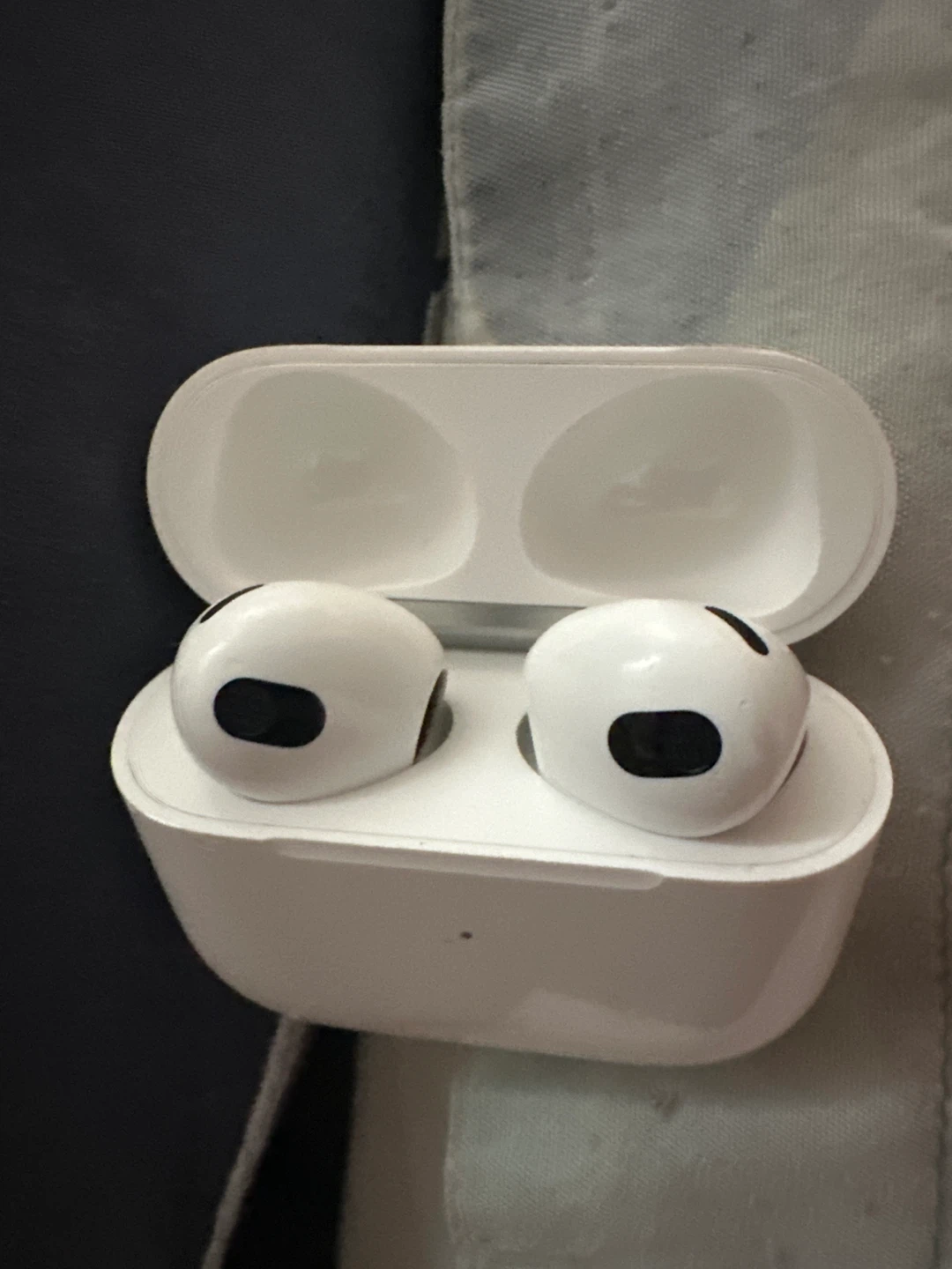 Apple AirPods - photo 2