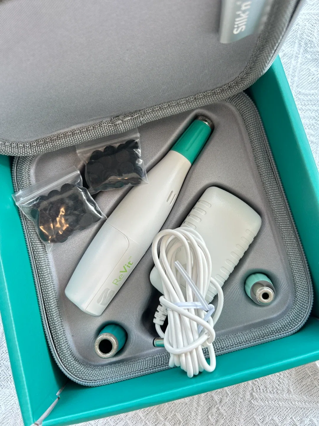 Brand new Silk'n Revit Microdermabrasion Device image indicator(3)