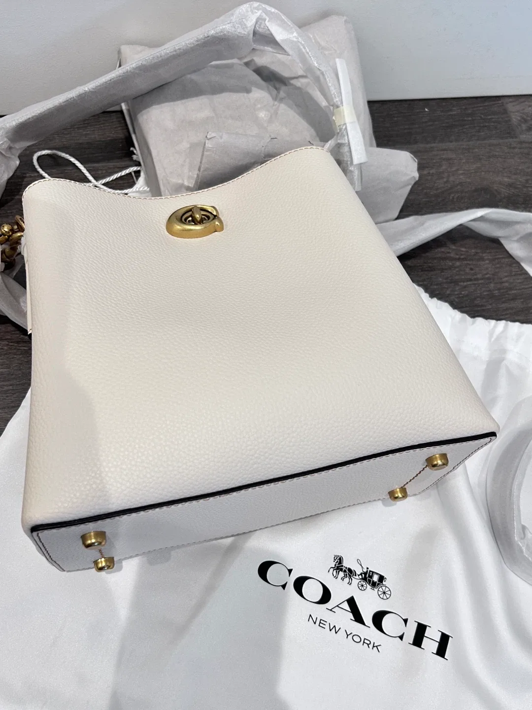 Coach retail collection Willow Colorblock small Bucket Bag image indicator(5)