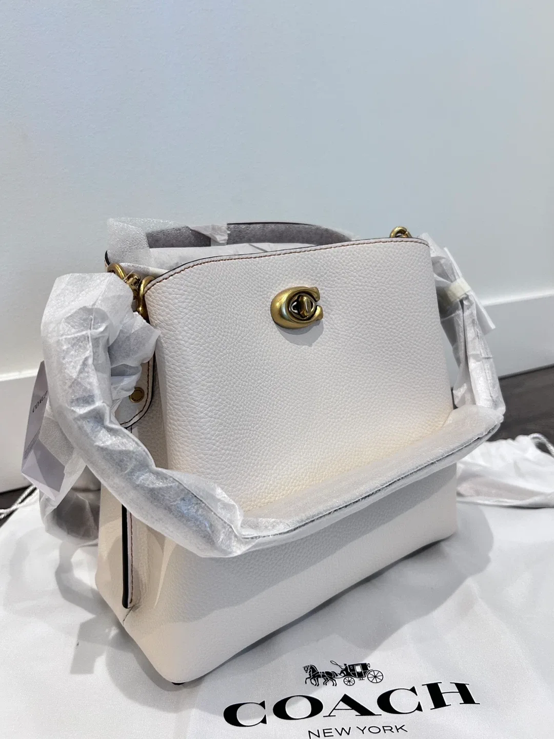 Coach retail collection Willow Colorblock small Bucket Bag image indicator(4)