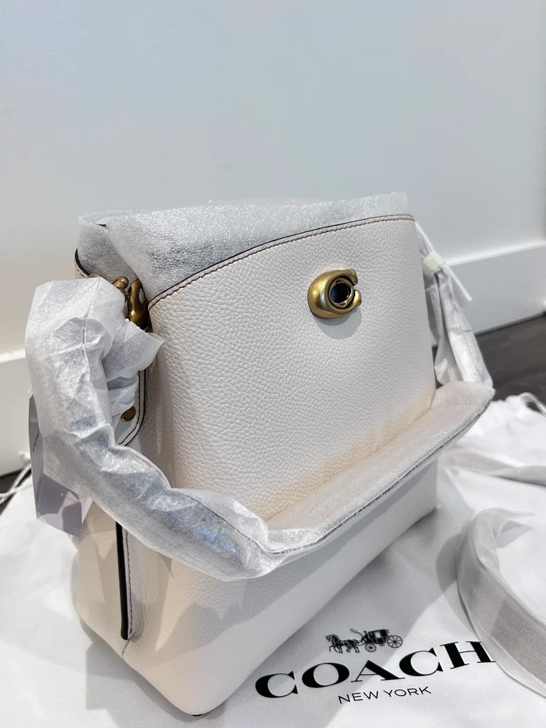 Coach retail collection Willow Colorblock small Bucket Bag image indicator(3)