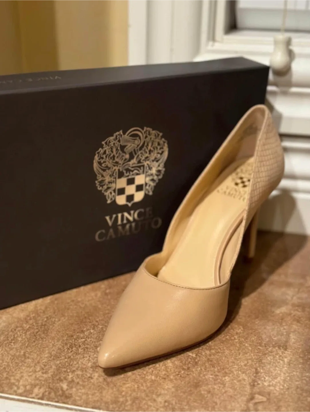 Vince Camuto VP- Size 7.5-38 image indicator(2)
