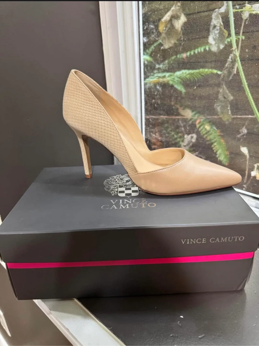 Vince Camuto VP- Size 7.5-38 image indicator(3)