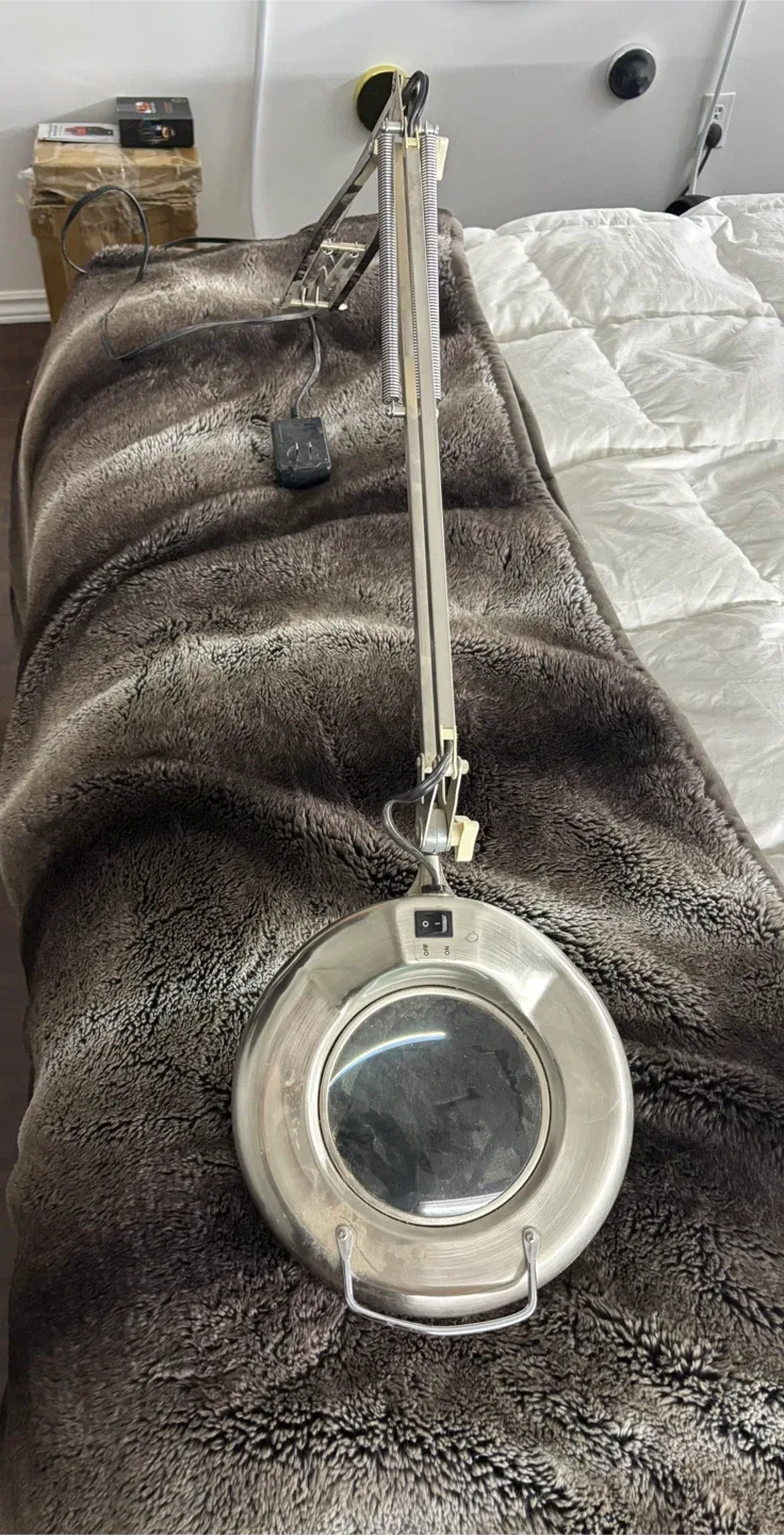 Luxo Magnifier Articulating Lamp 22 Watt thumbnail