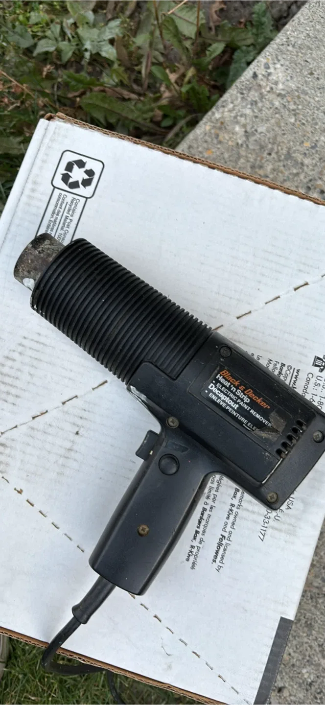 Black & Decker Heat 'n Strip Electric Paint Remover thumbnail