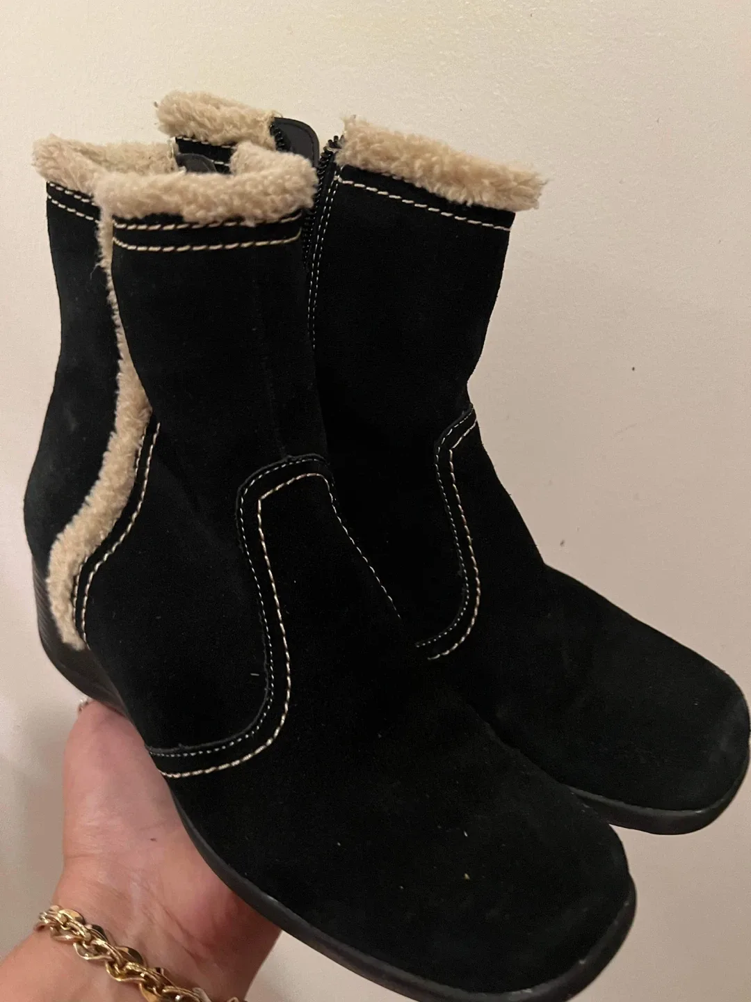 Tommy Hilfiger & Ecco Boots image indicator(6)