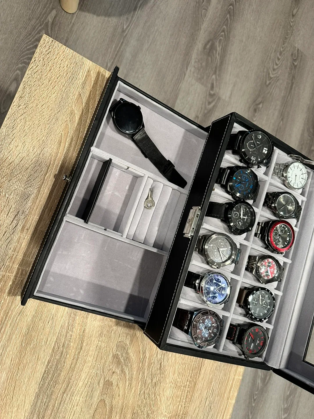 Watch Display Case + 12 Watches image indicator(4)