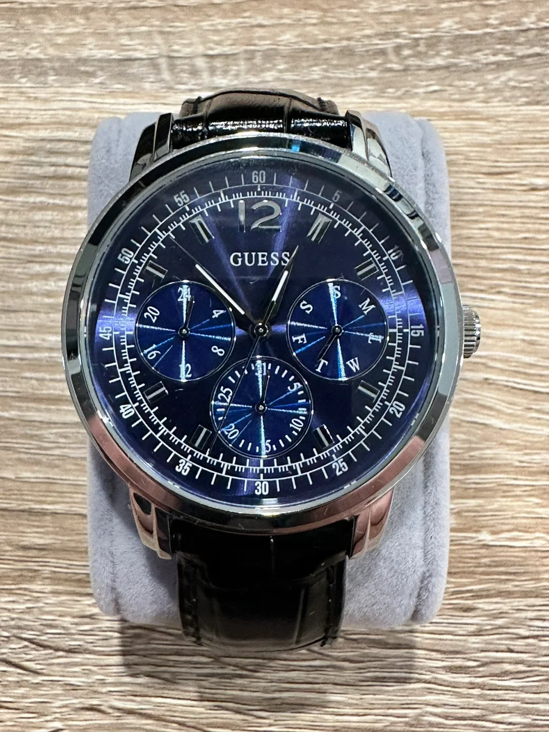 Watch Display Case + 12 Watches image indicator(9)