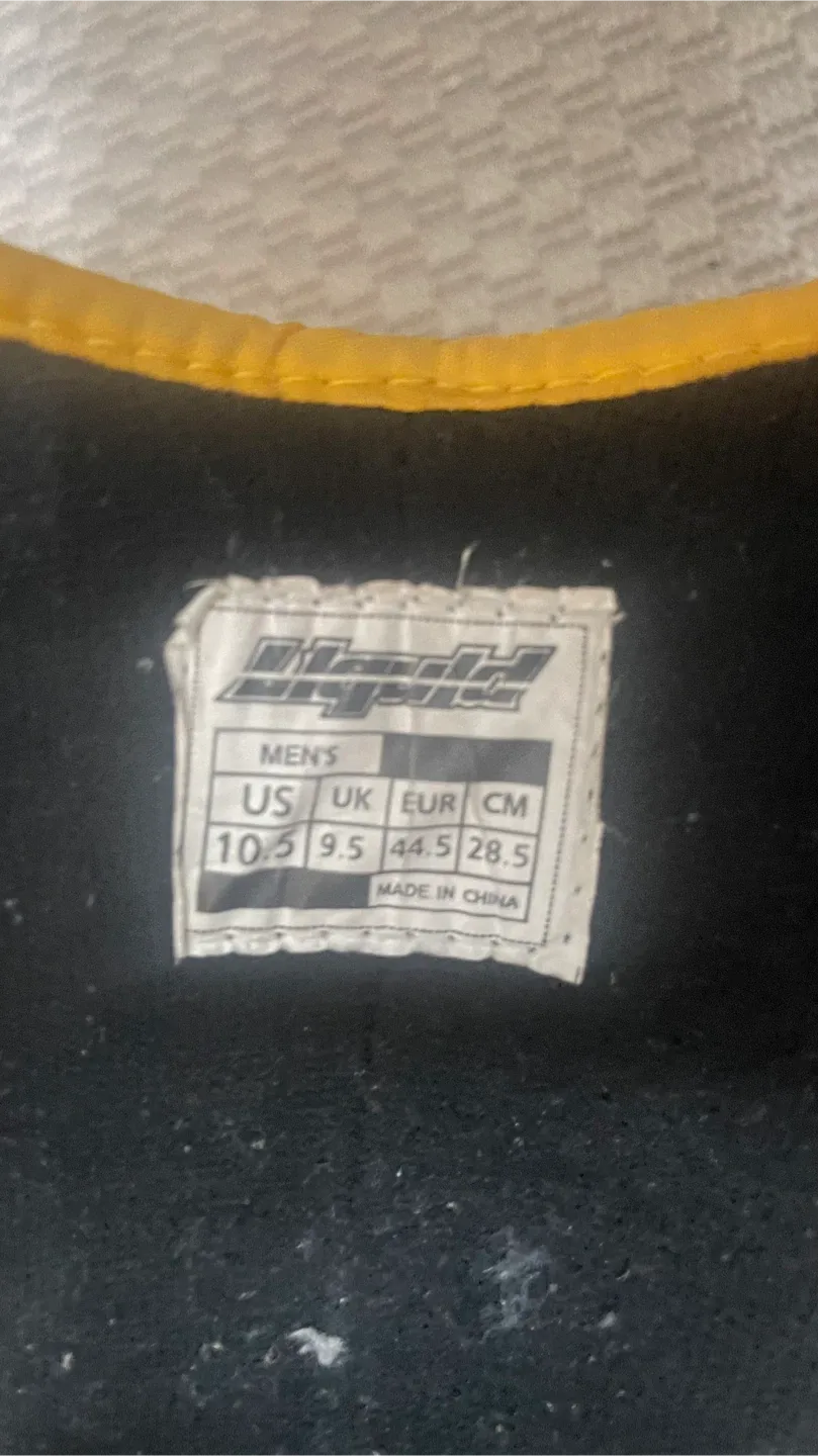 House Snowboard with Bindings image indicator(7)