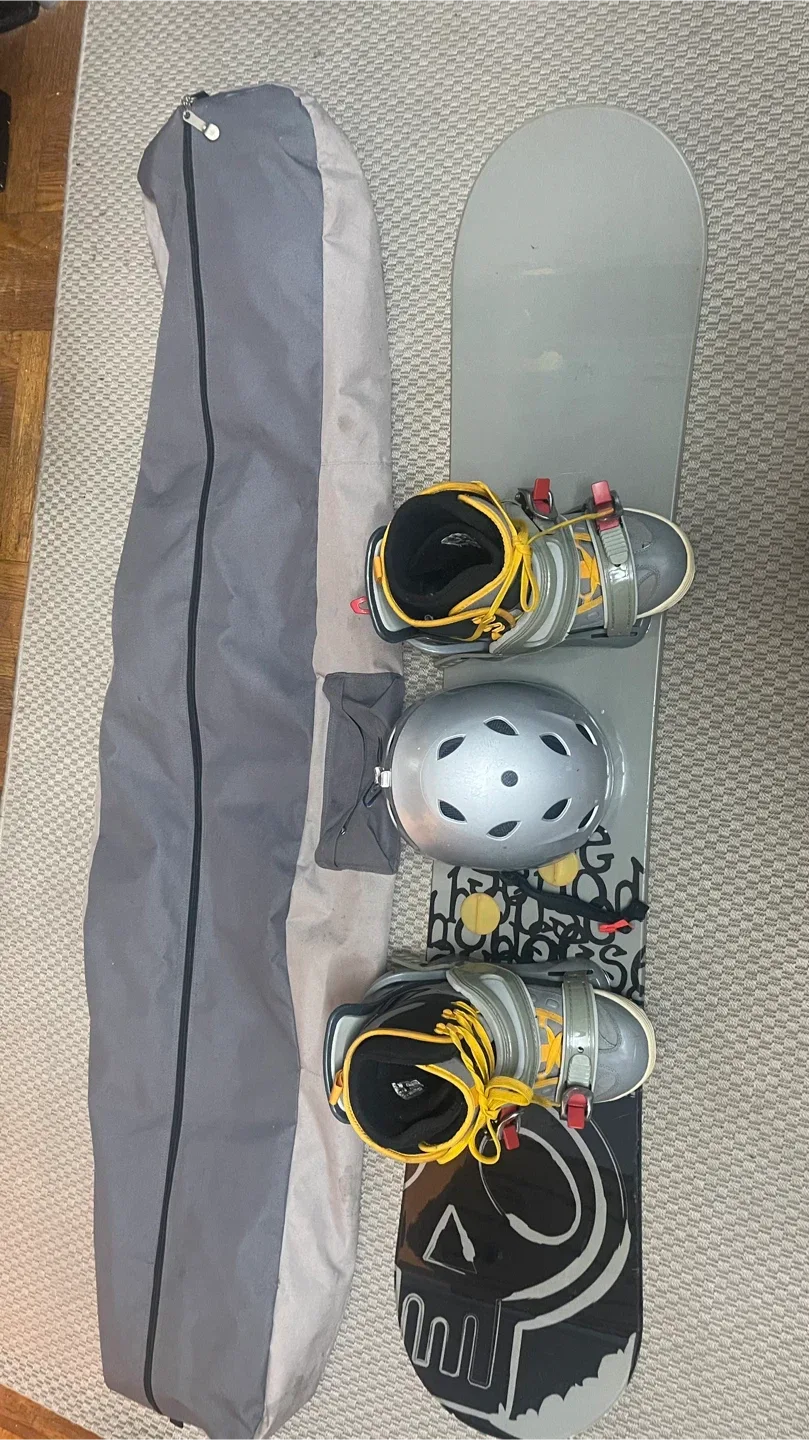 House Snowboard with Bindings image indicator(10)