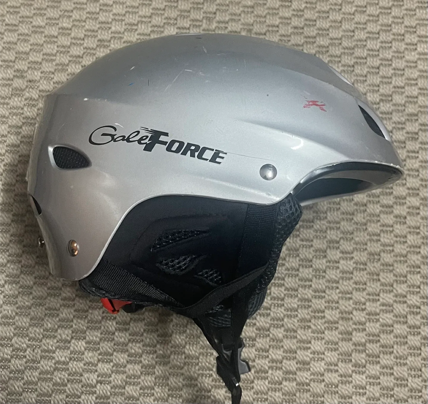 House Snowboard with Bindings image indicator(9)