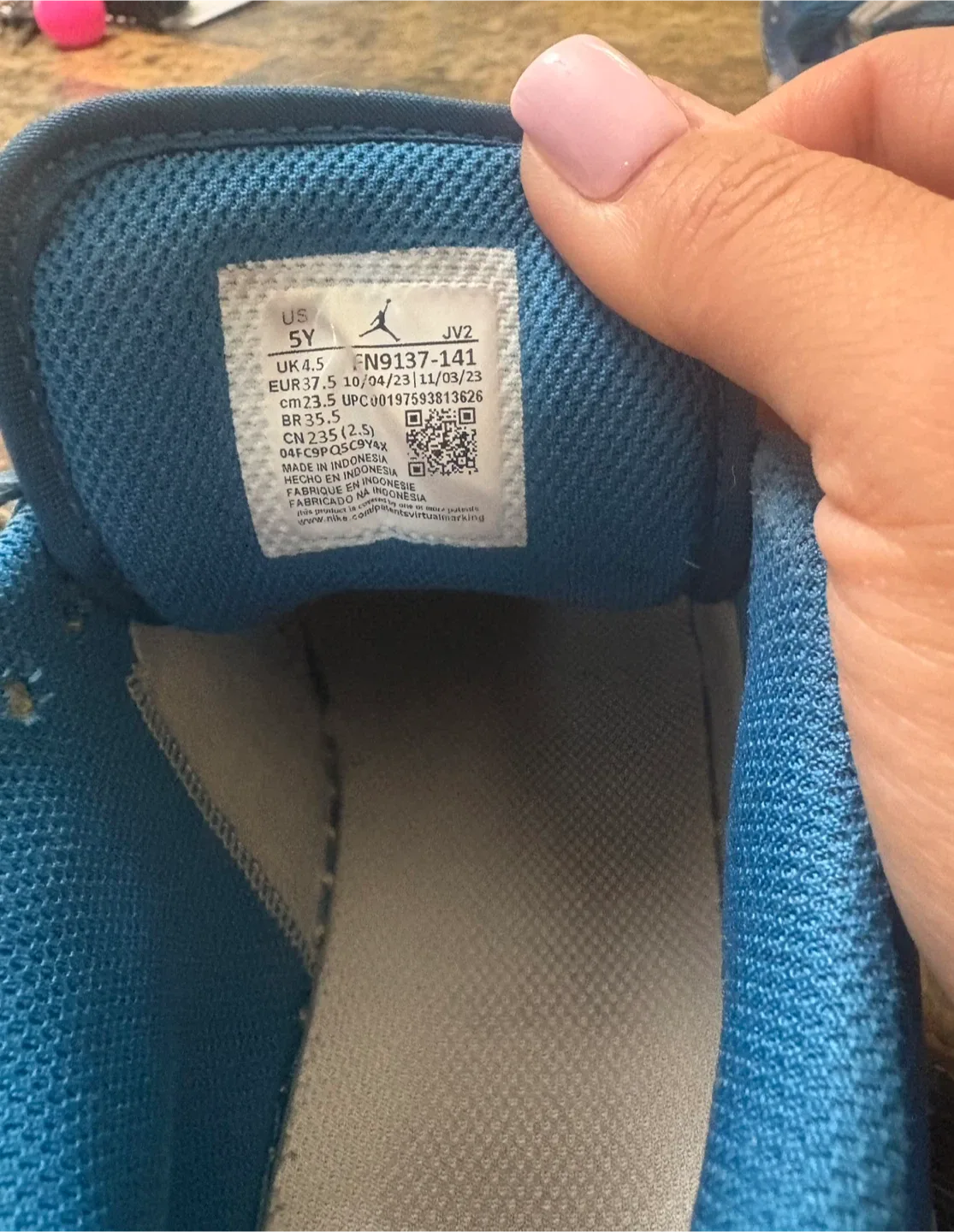 Nike Air Jordan 1 Low, Size 5Y image indicator(5)