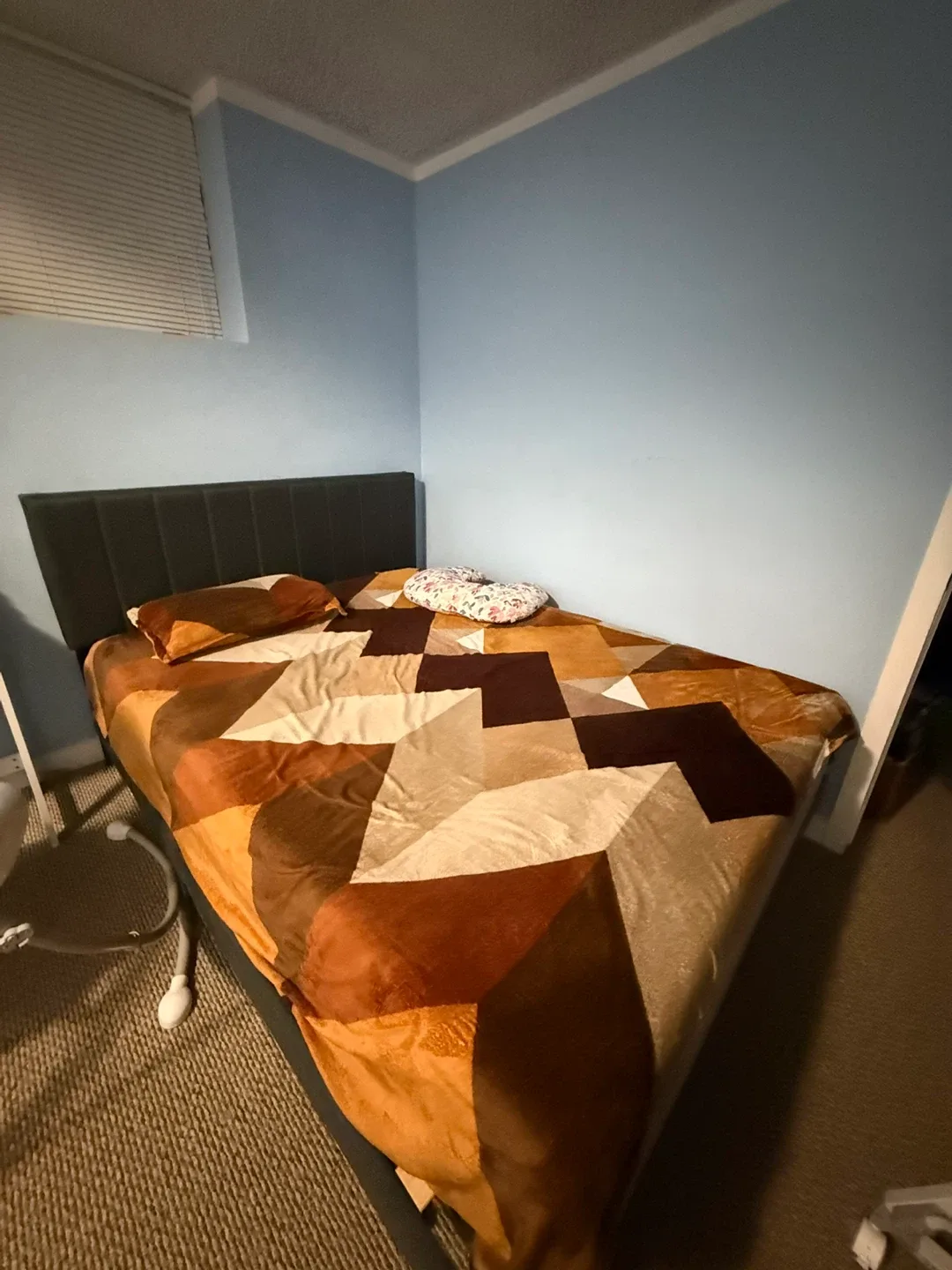 Bed frame with mattress image indicator(2)