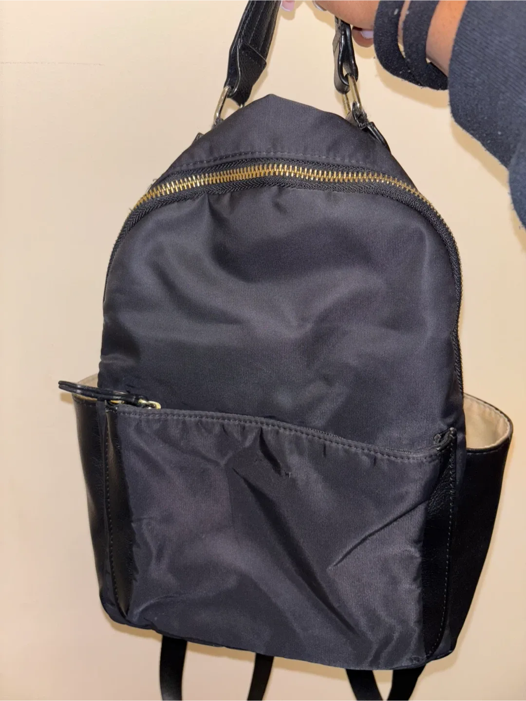 Black Backpack image indicator(4)