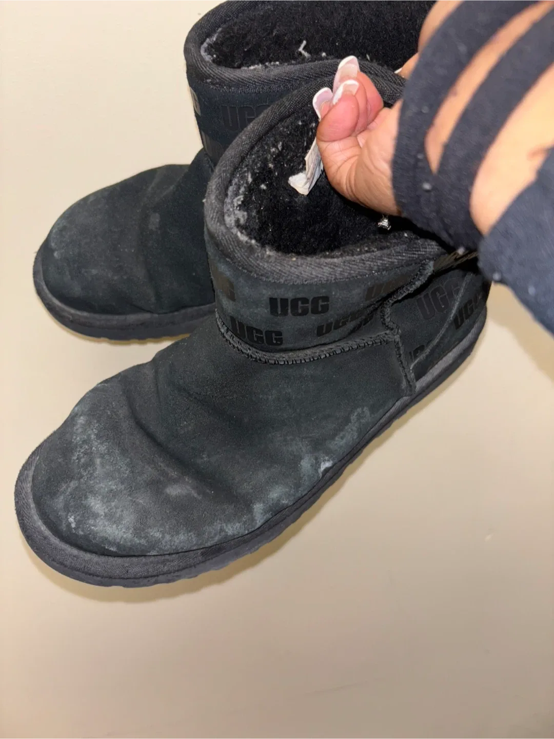 UGG Black Boots with Logo, Size 7 image indicator(6)