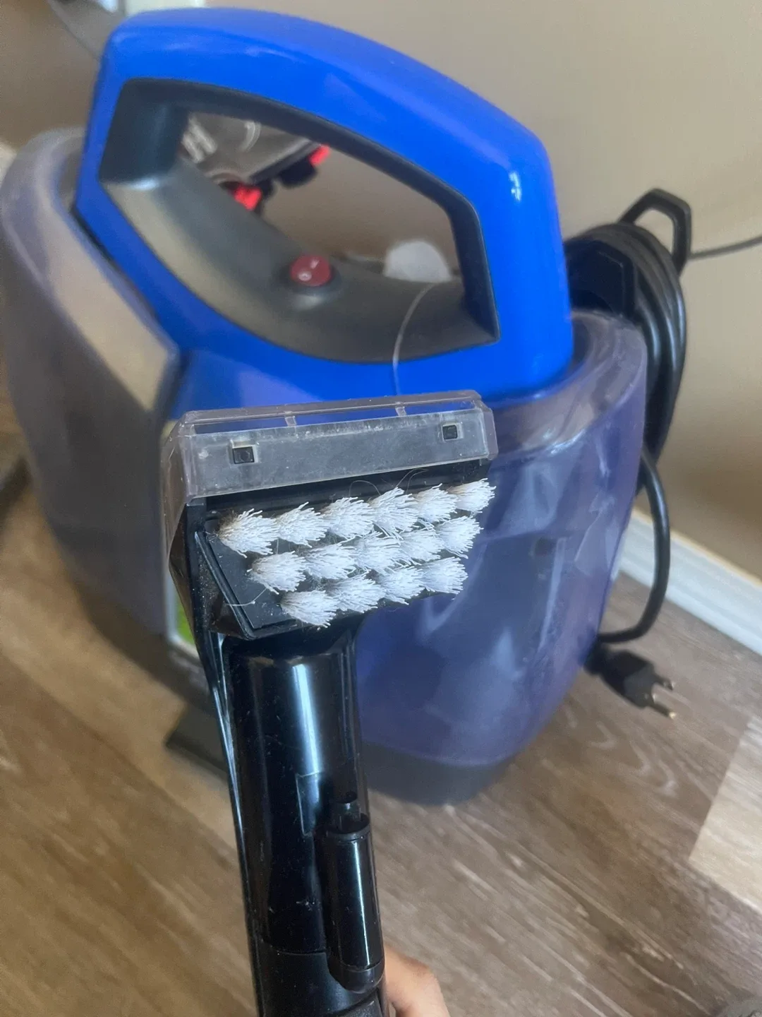 Bissell SpotClean ProHeat Portable Carpet Cleaner image indicator(3)