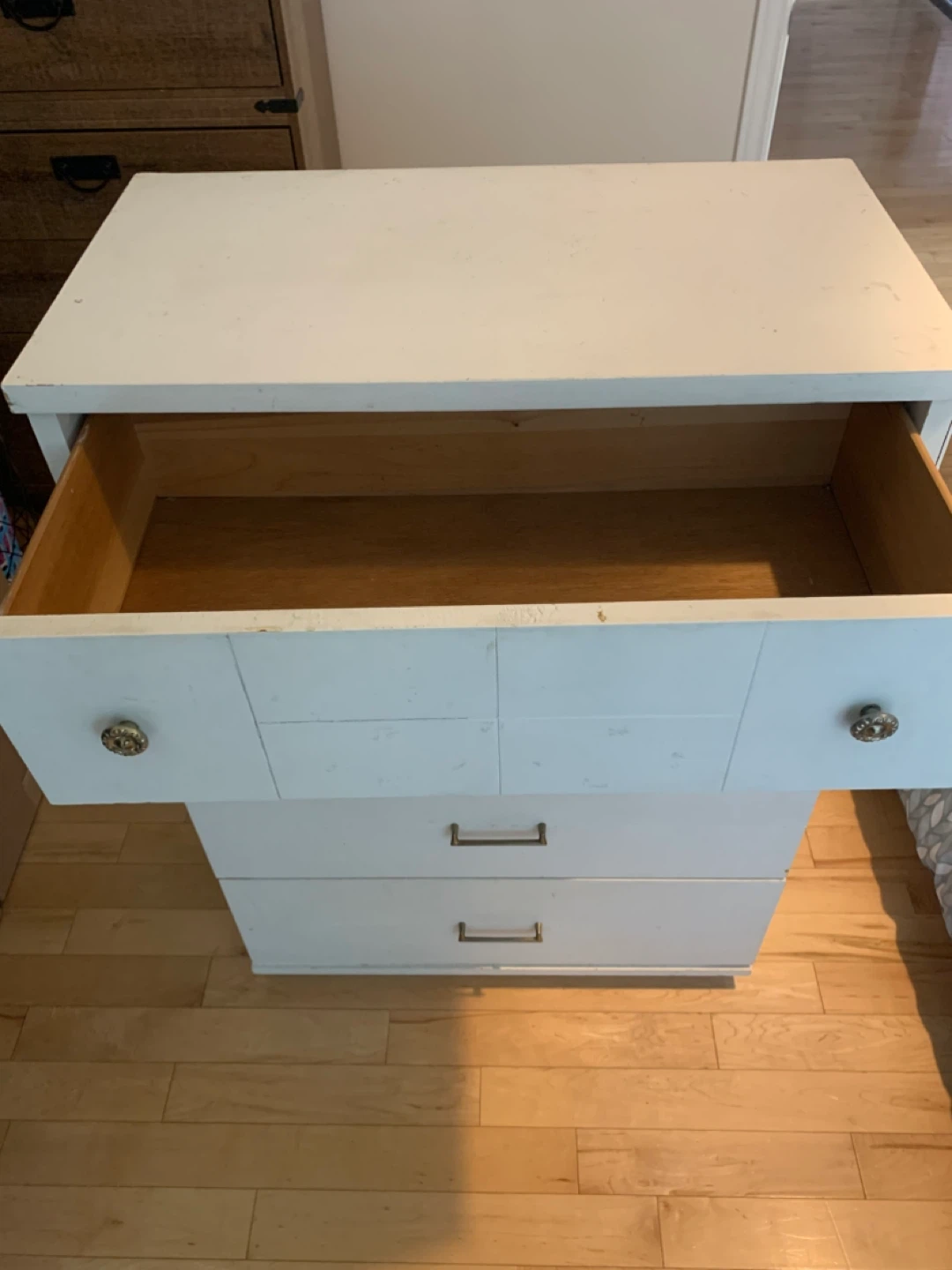 White 4-Drawer Dresser - photo 3