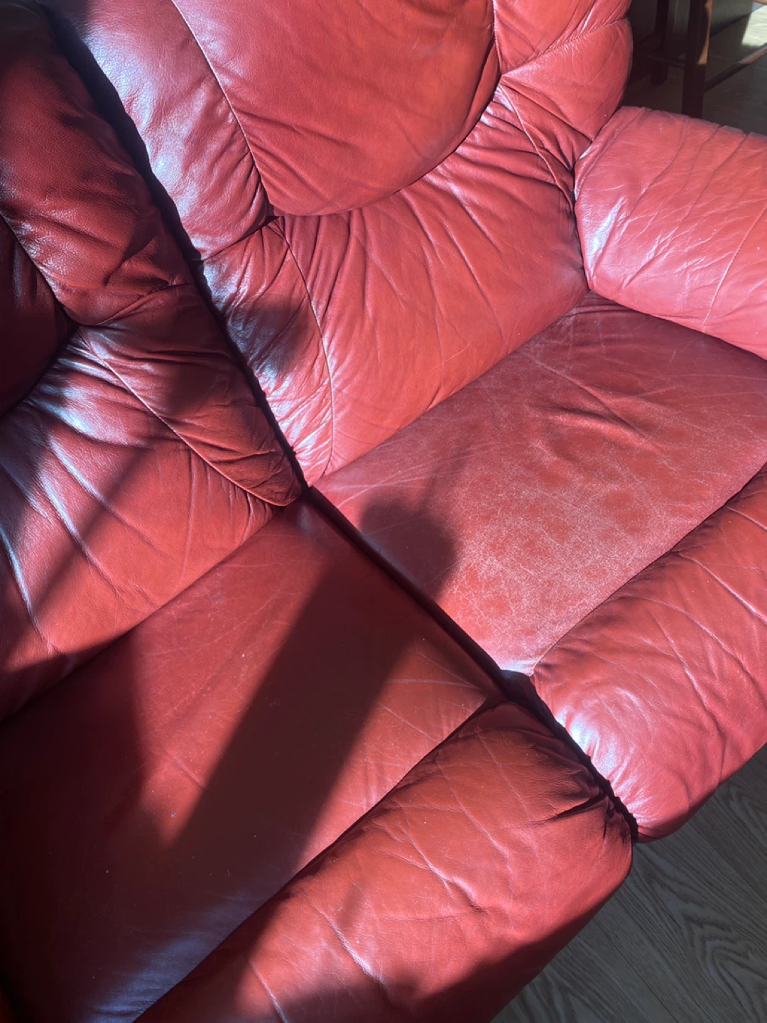 Luxurious LA-Z-BOY Recliner Leather Chair (CAN DELIVER) - photo 3