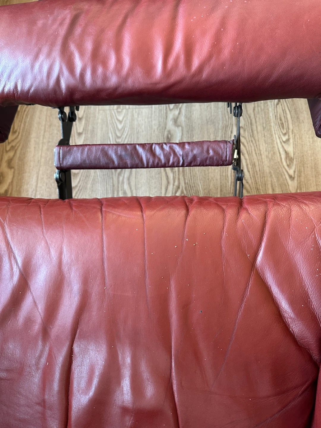 Luxurious LA-Z-BOY Recliner Leather Chair (CAN DELIVER) - photo 4