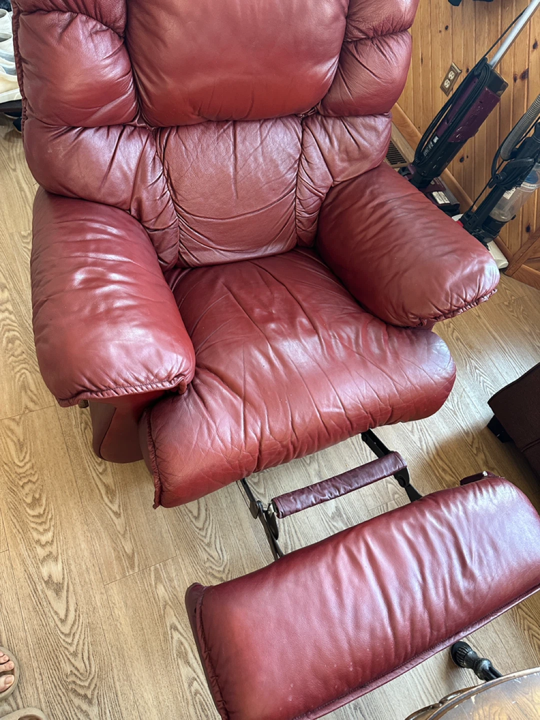 Luxurious LA-Z-BOY Recliner Leather Chair (CAN DELIVER) - photo 5